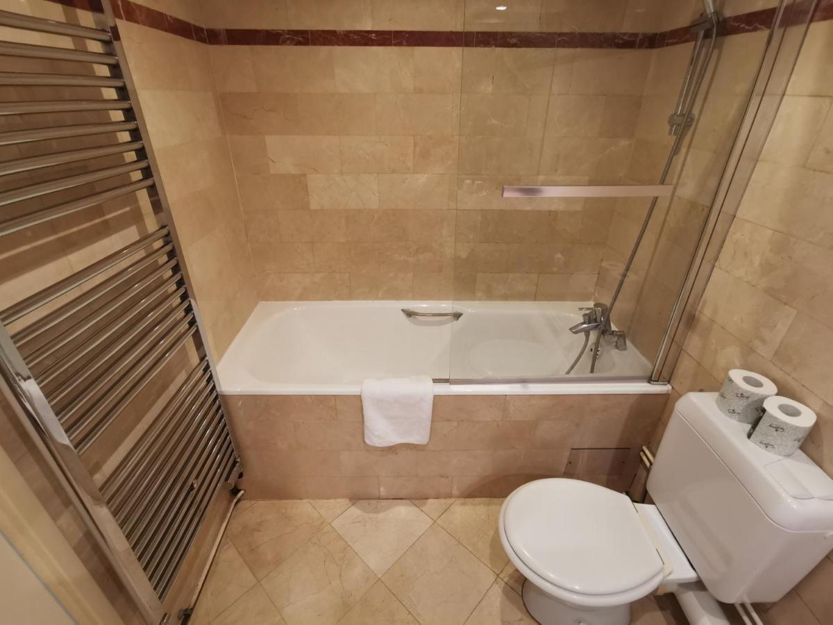 Family Room,1398466385:JPEG