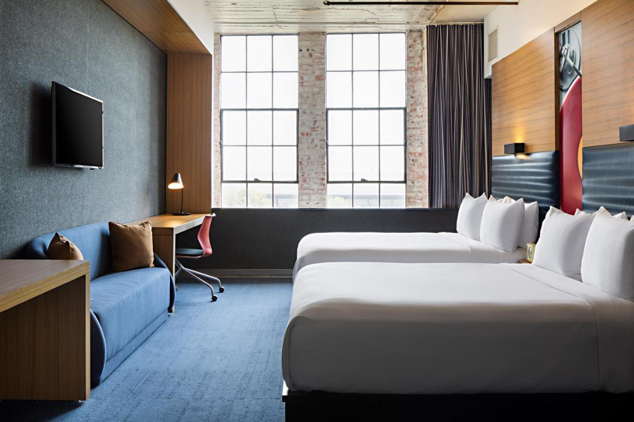 Quarto Aloft com 2 Camas Queen-size