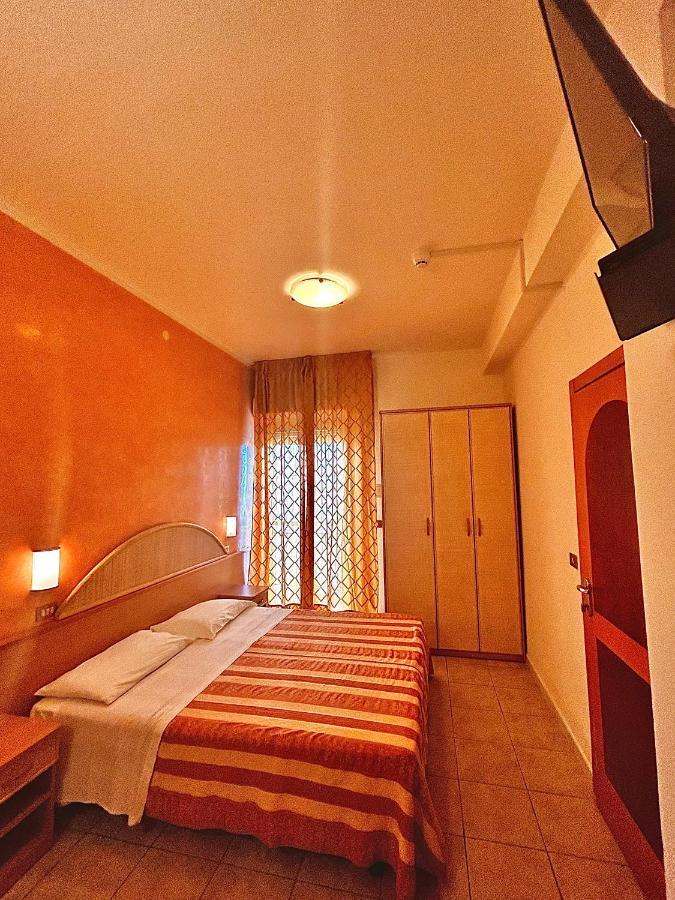 Doppel- oder Zweibettzimmer