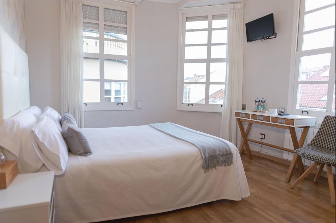 Habitación con cama grande