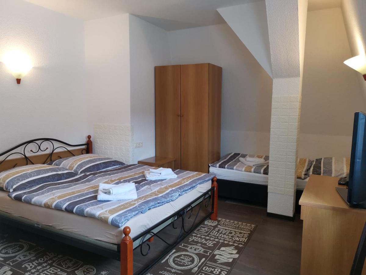 Doppel- oder Zweibettzimmer