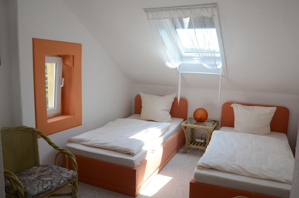 Doppel- oder Zweibettzimmer