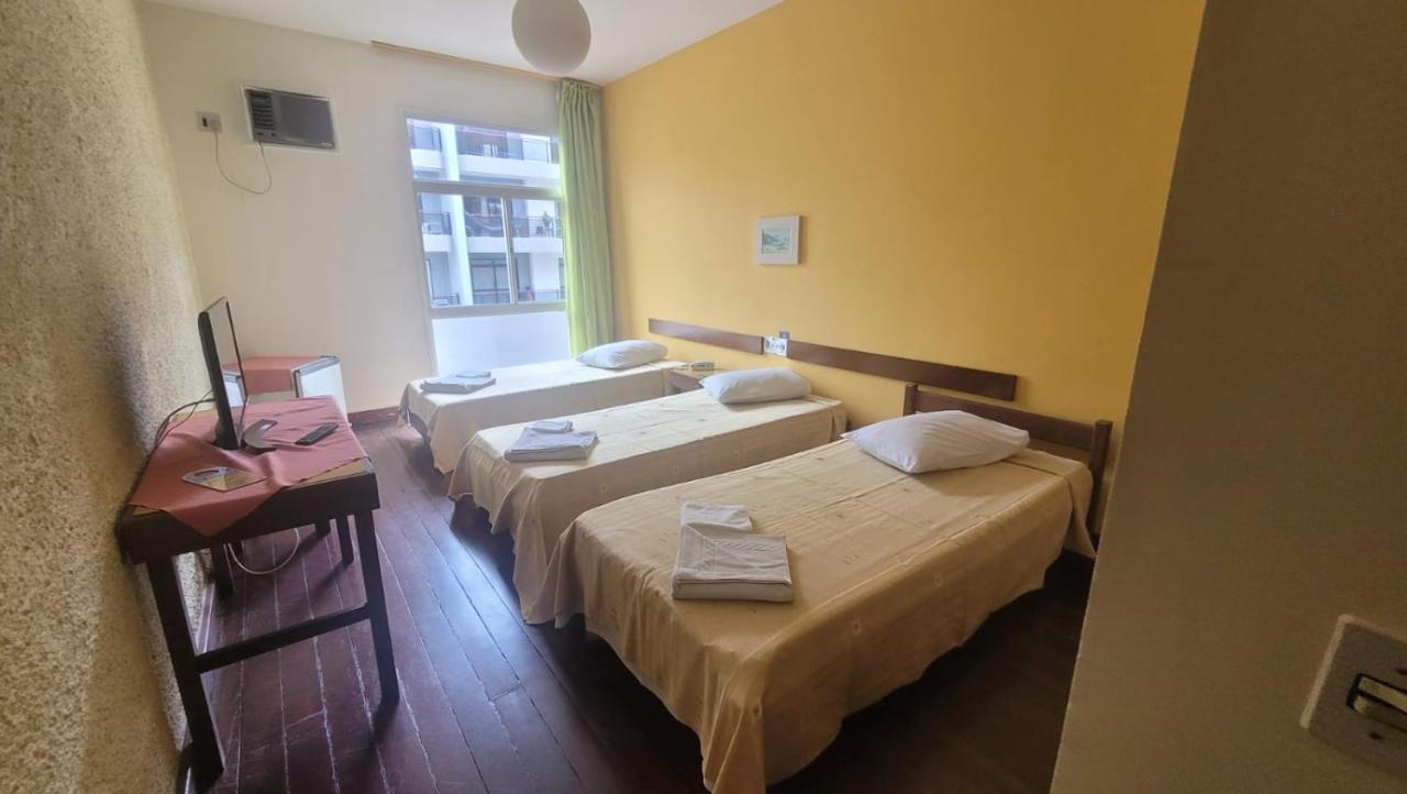 Quarto com 2 Camas de Solteiro