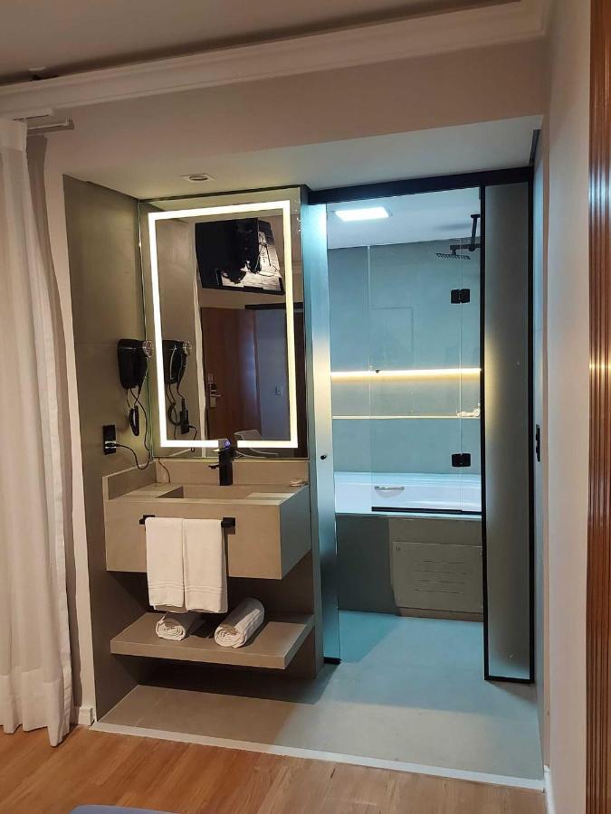 Suíte Deluxe com Banheira de Hidromassagem