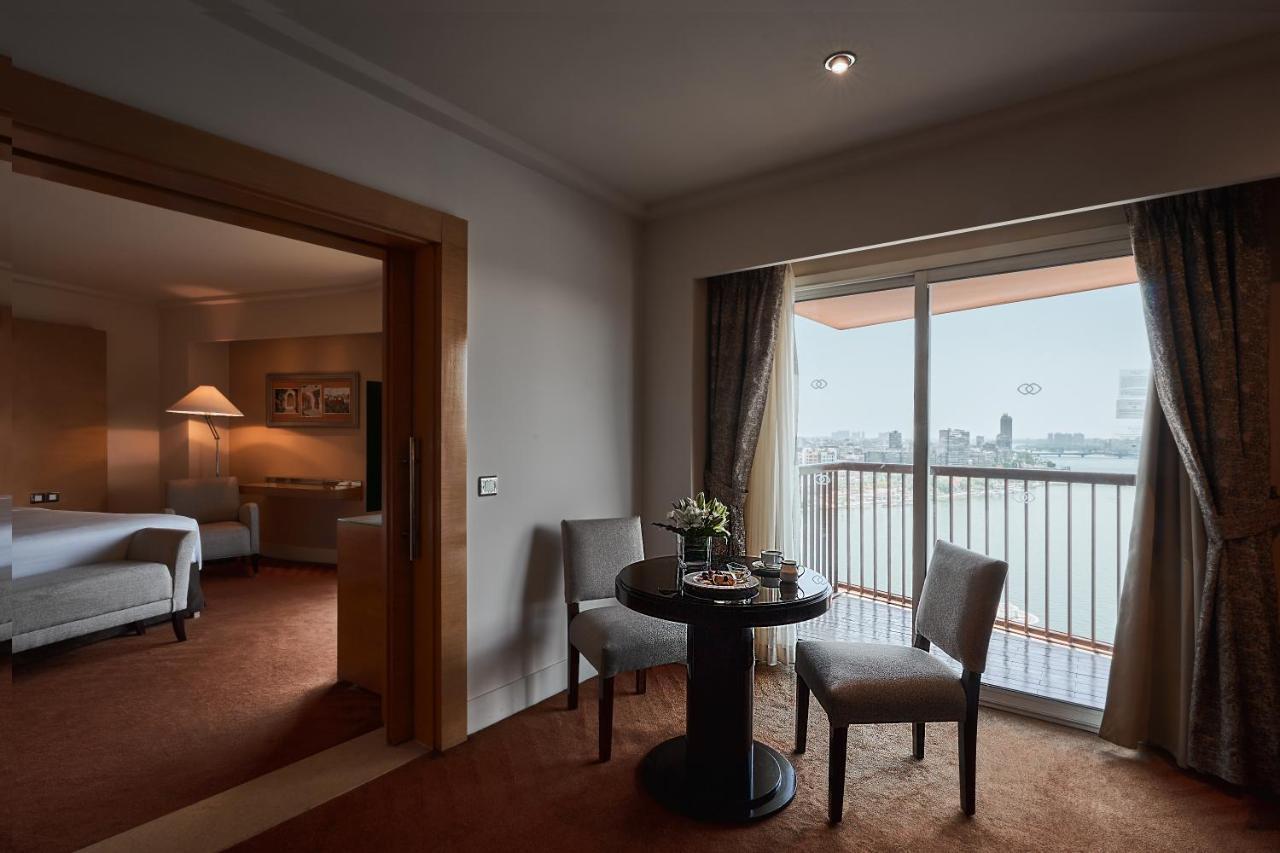 Junior Suite mit Kingsize-Bett und Blick auf den Nil