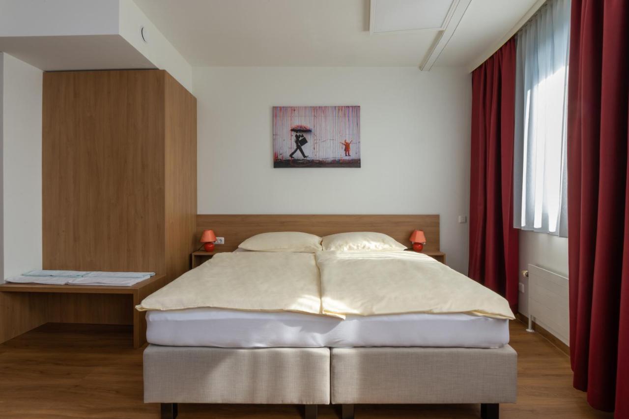 Standard Double Room,1425562834:JPEG