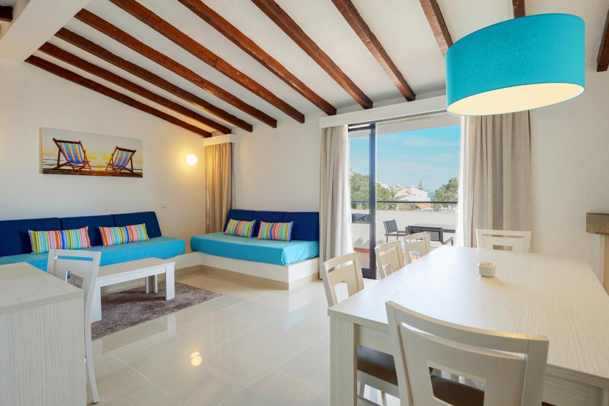 Deluxe Appartement met 3 Slaapkamers en Uitzicht op Zee