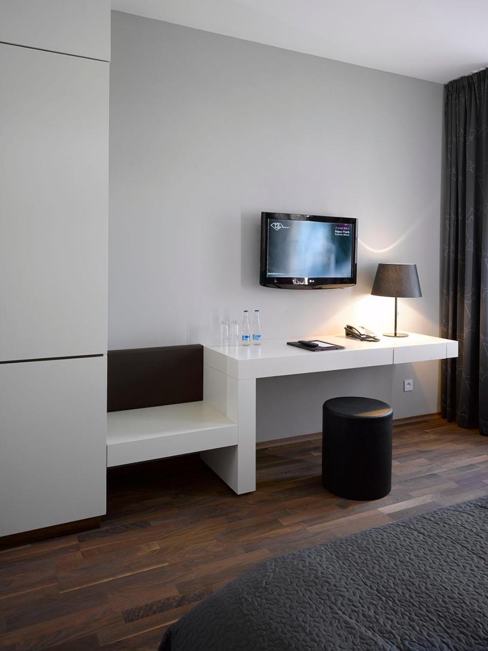 Doppel-/Zweibettzimmer mit Zustellbett (3 Erwachsene)