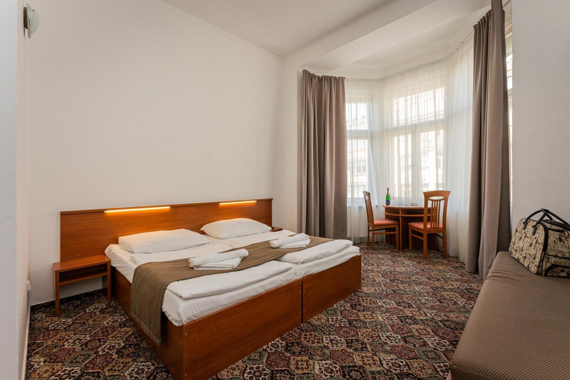 Doppel- oder Zweibettzimmer