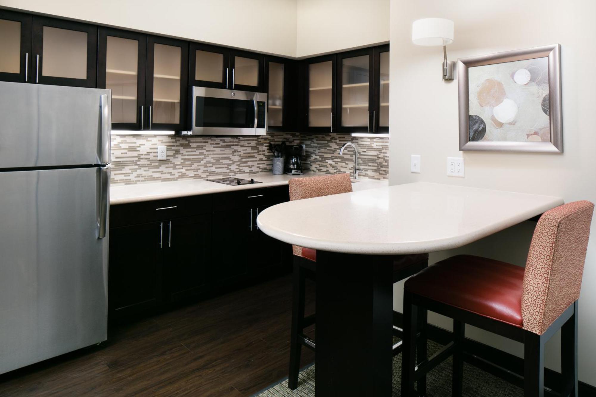 Two-Bedroom Suite One King Two Queen Beds Mobility Accessible Tub,1434994009:JPEG