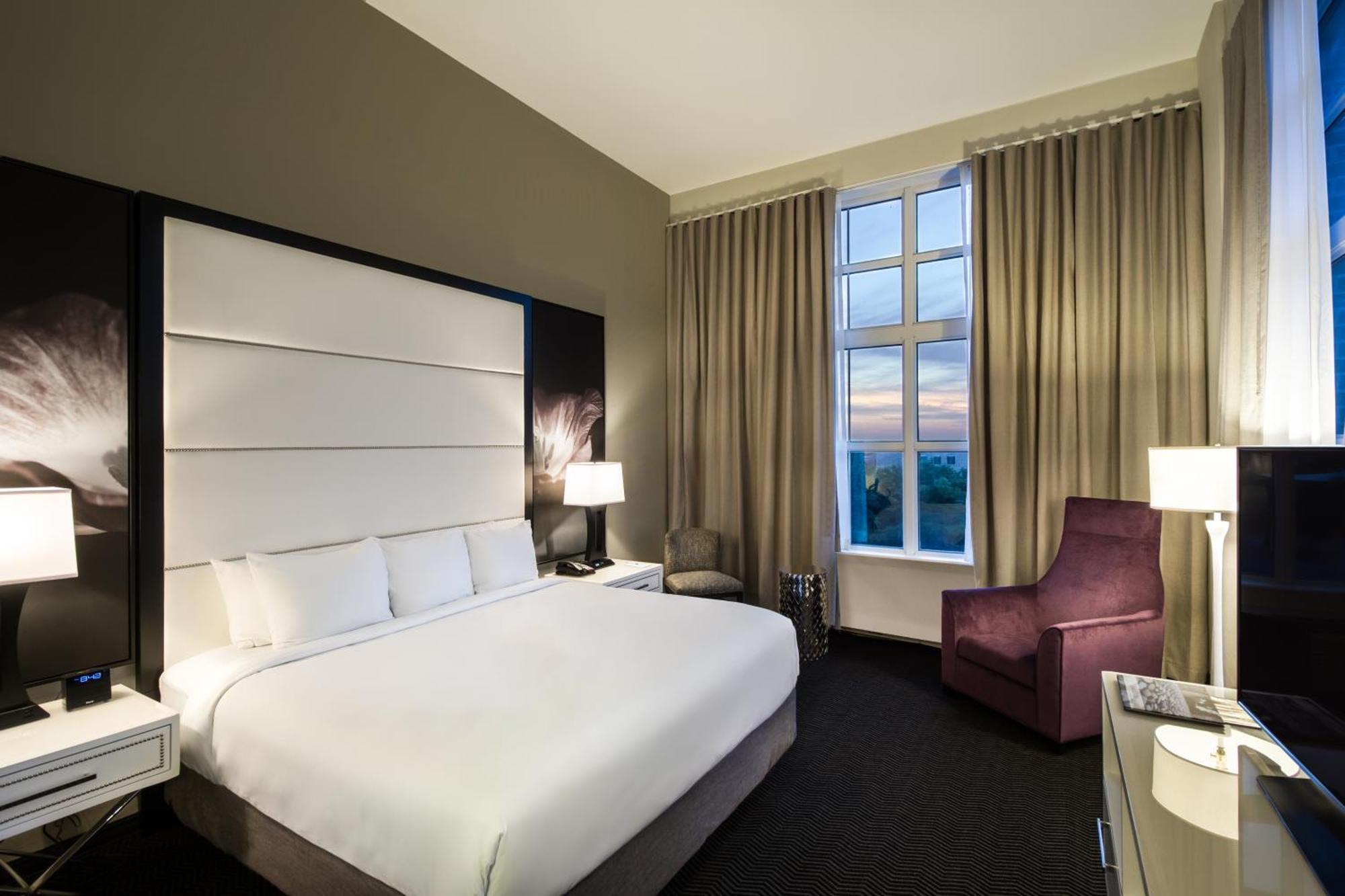 One-Bedroom Deluxe King Room - Non-Smoking,311748617:JPEG