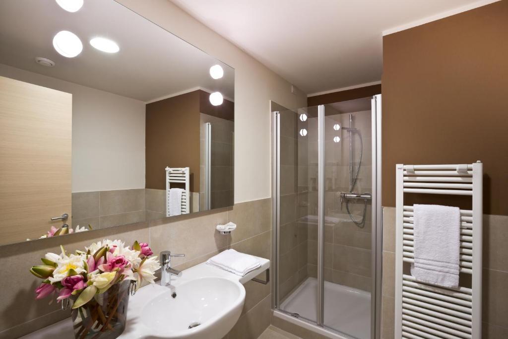 Superior Double Room with Terrace and Lake View,1580702617:JPEG