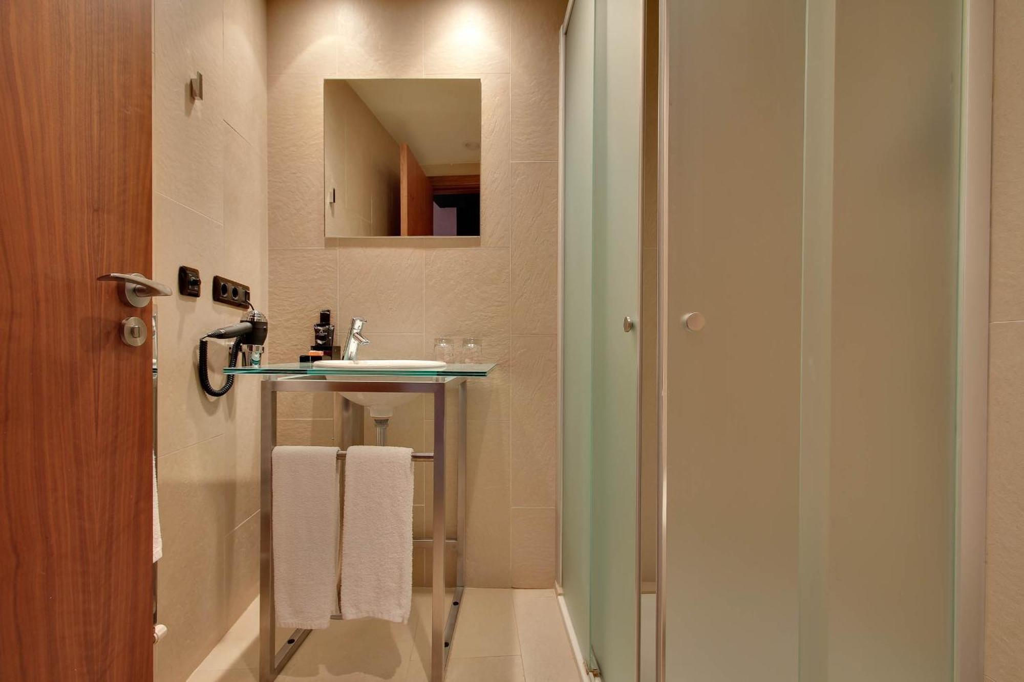Single Room,1436459086:JPEG