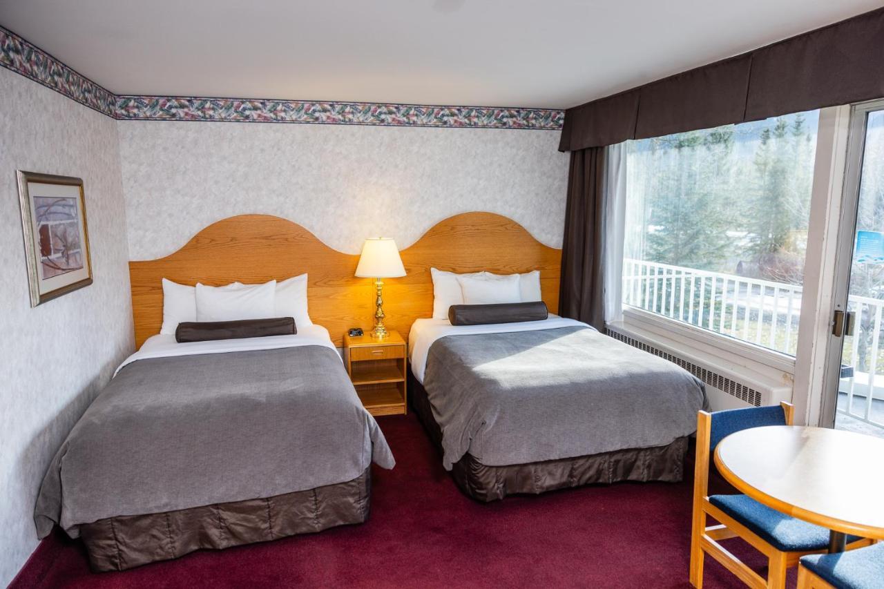 Chambre à 2 Lits Doubles avec Vue sur la Rivière