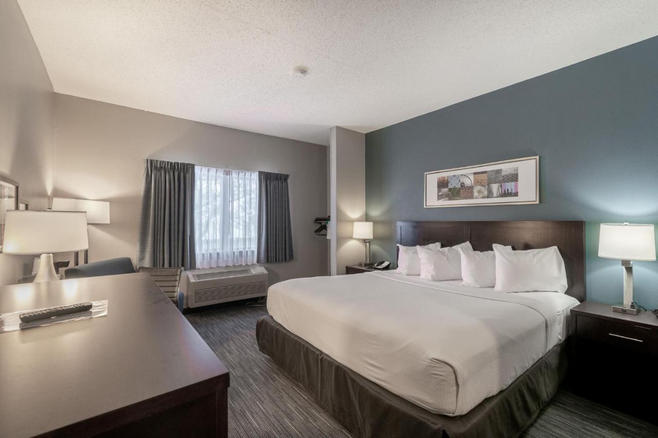 King Room with Bath Tub - Mobility Accessible/Non-Smoking