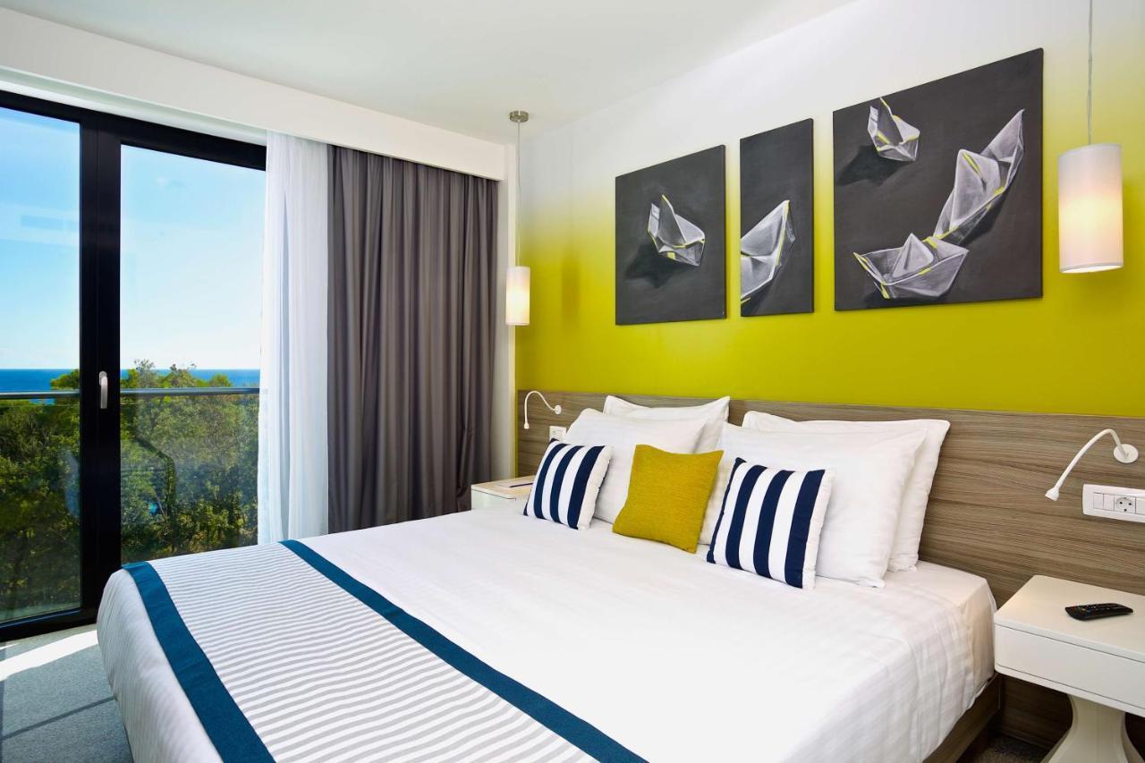 Standard Doppelzimmer mit Poolblick