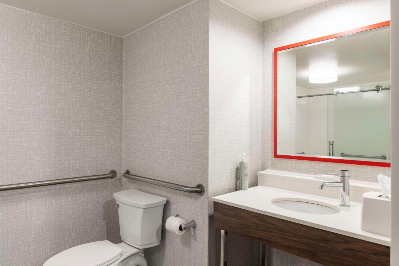 King Room Walk Shower Mobility Access,1498738822:JPEG