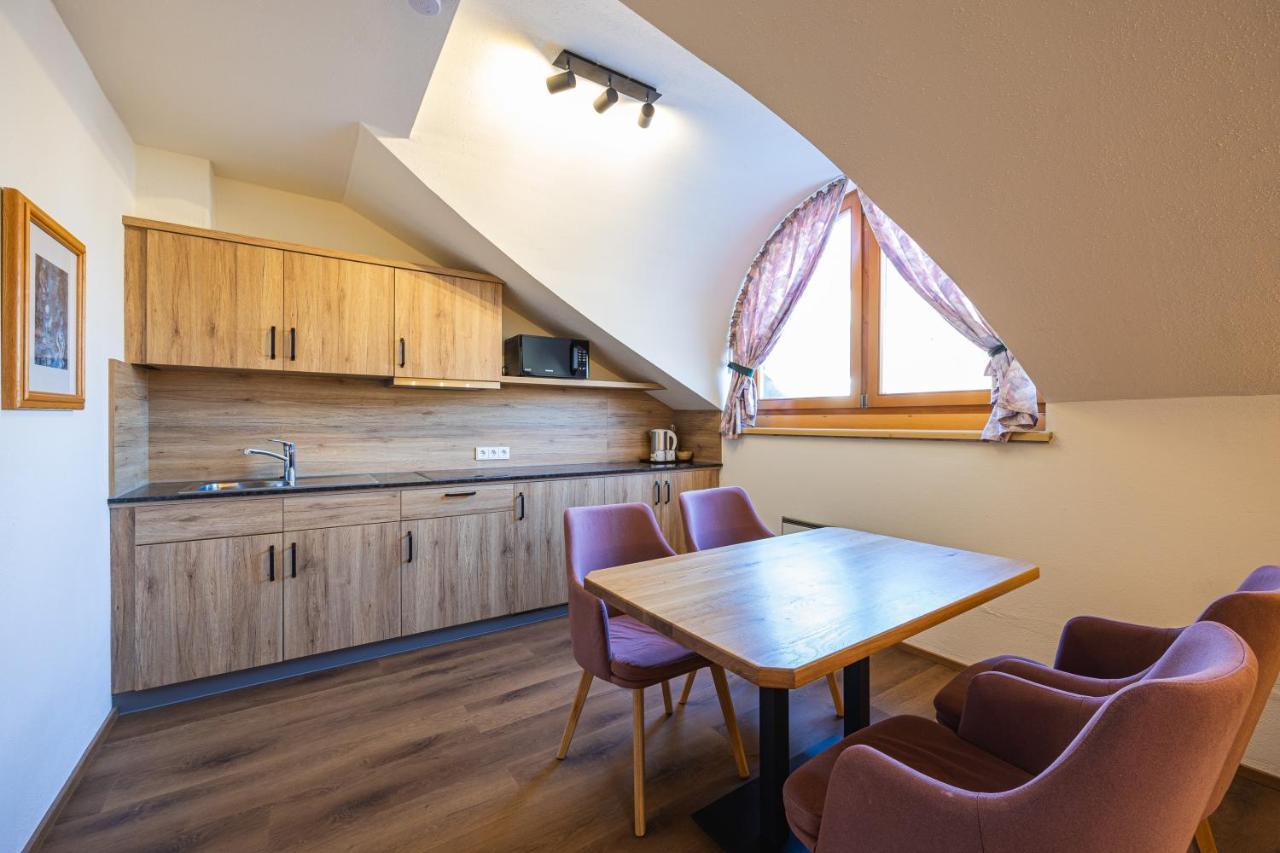 One-Bedroom Apartment,1498743661:JPEG