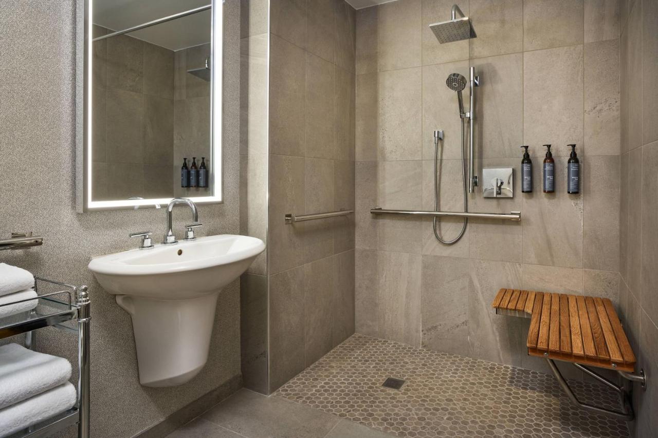 Deluxe View, Guest room, 1 King, City view