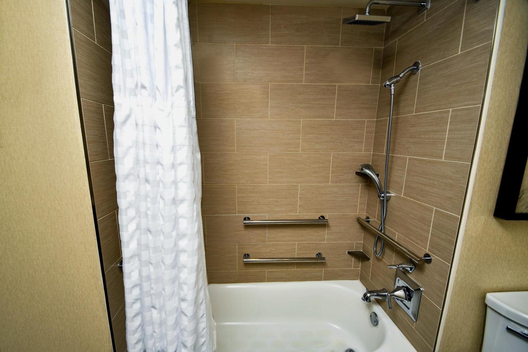 Queen Room with Two Queen Beds - Mobility Access,1552290361:JPEG