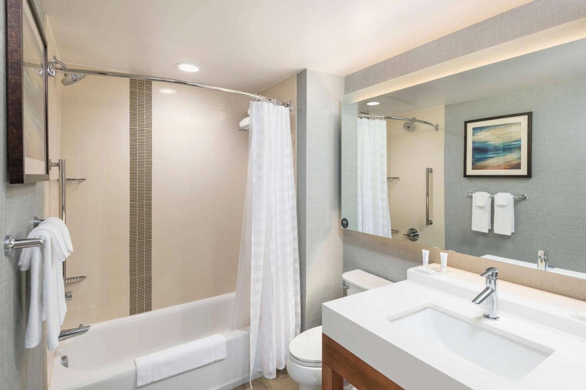 Queen Room with Two Queen Beds and Accessible Tub - Disability Access
