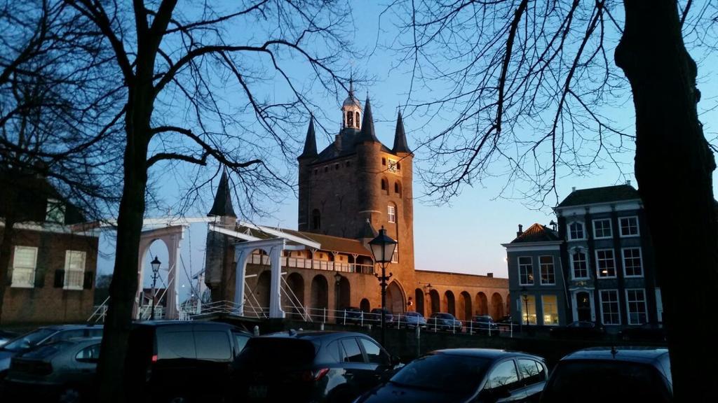 Tweepersoonskamer met 2 Aparte Bedden en Eigen Badkamer