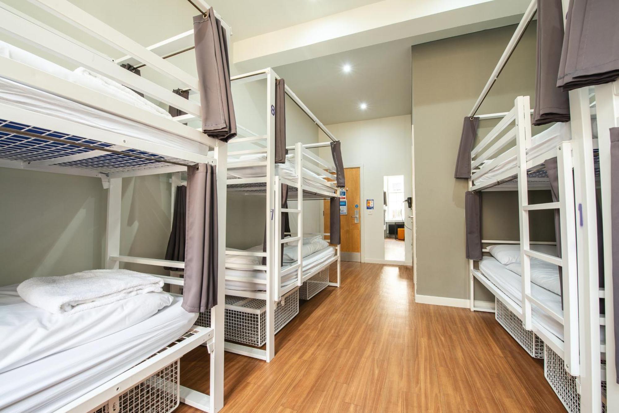 Cama en habitación compartida de 8 camas
