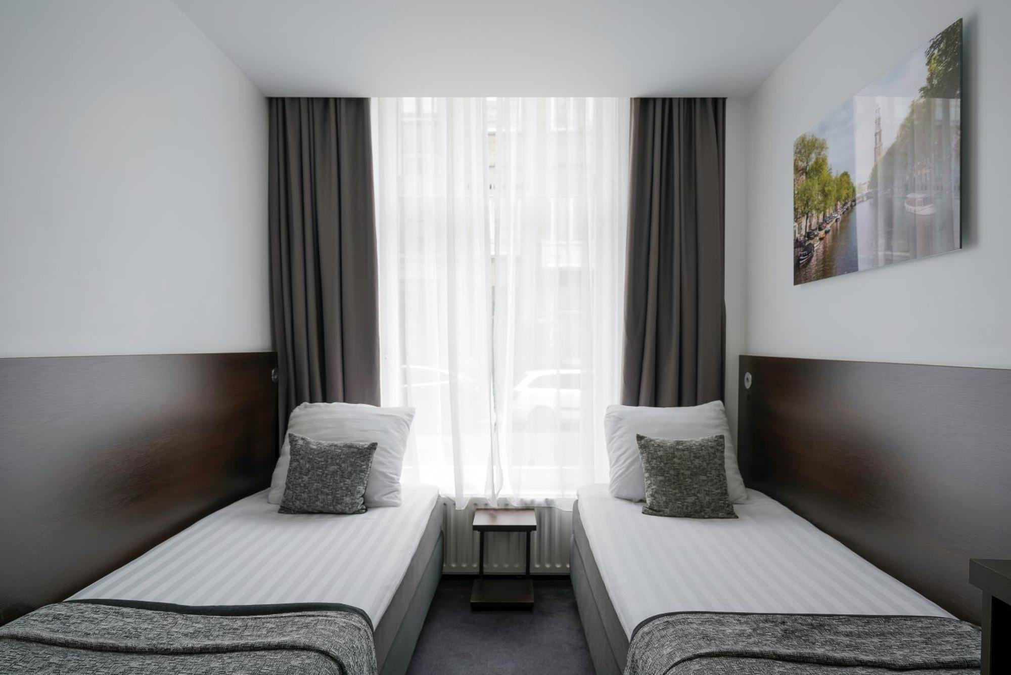 Tweepersoonskamer met 2 Aparte Bedden