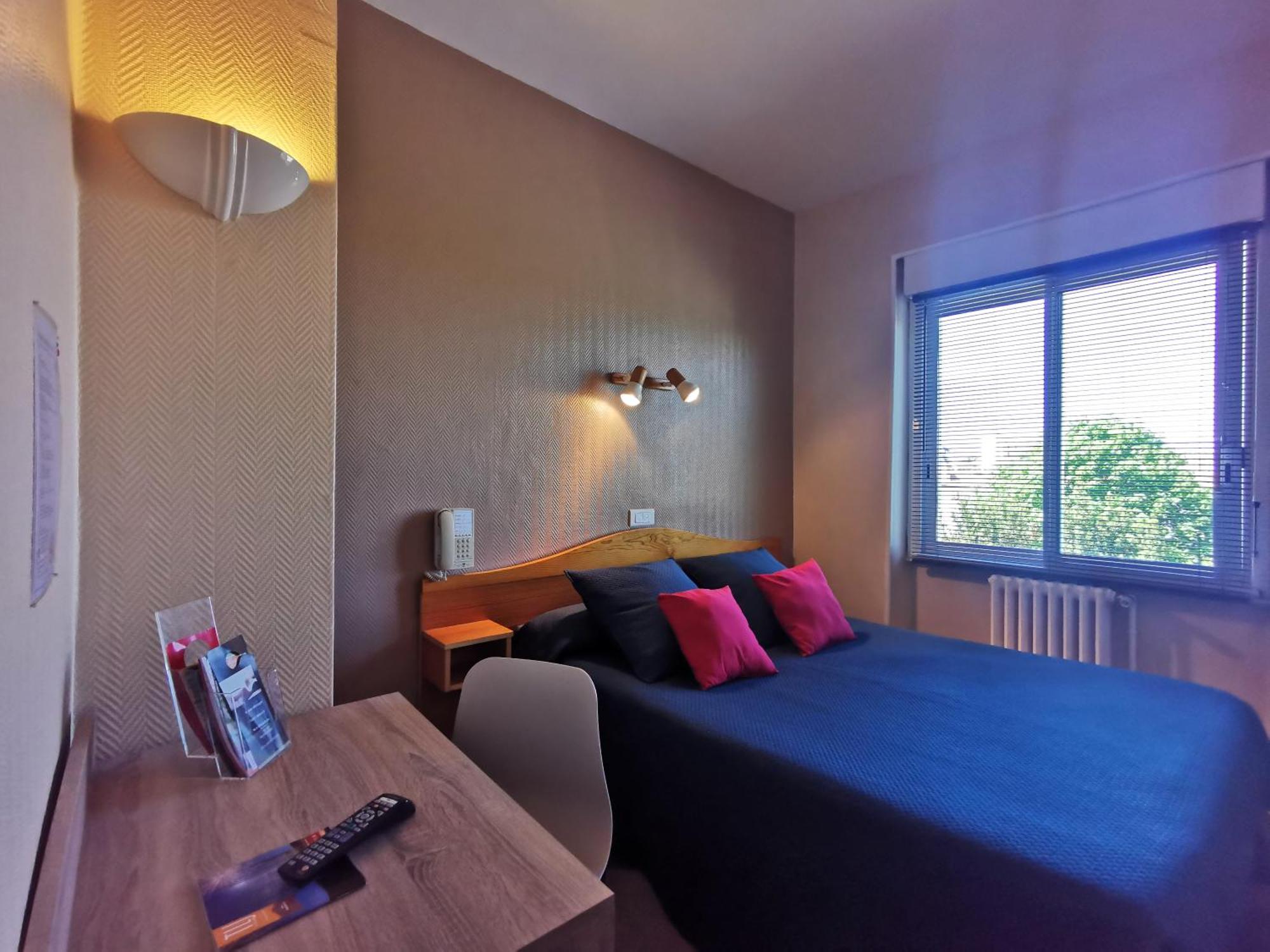 Standard Double Room,1526141593:JPEG