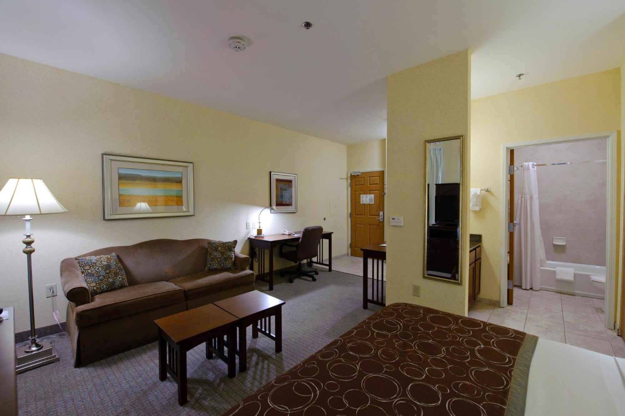 Queen Studio Suite,1527535531:JPEG