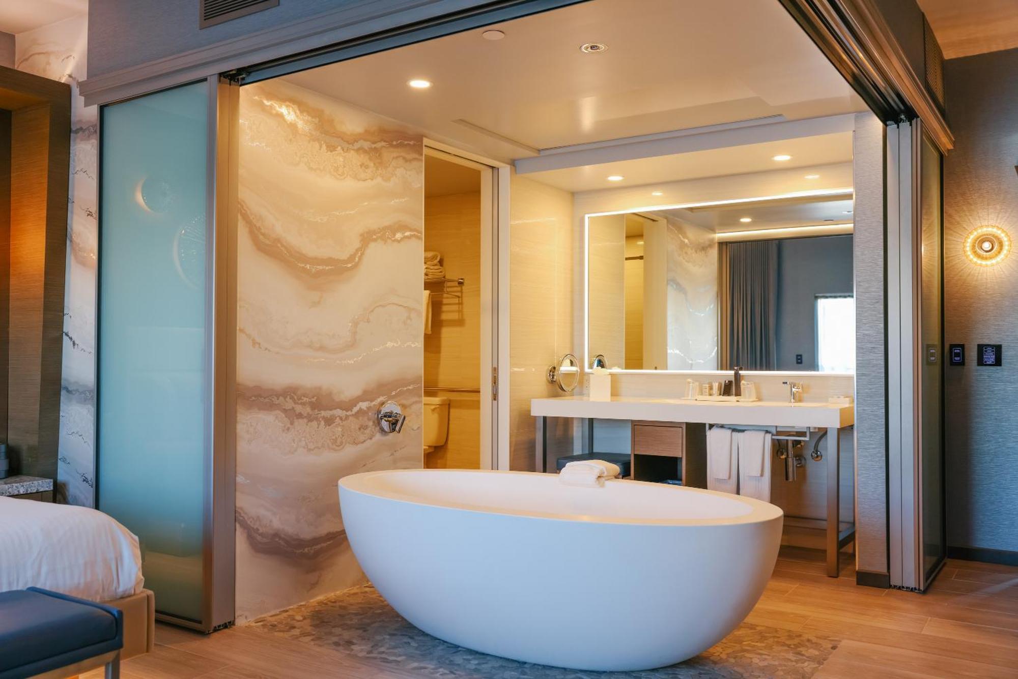 Deluxe King Spa Room - Disability Access,1532137603:JPEG