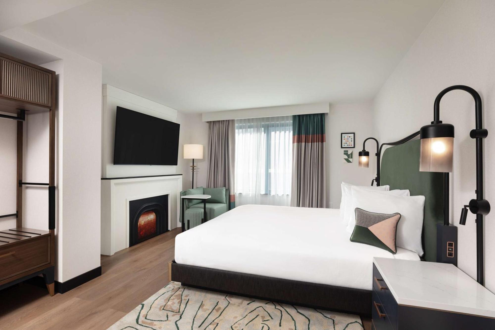 Deluxe King Room