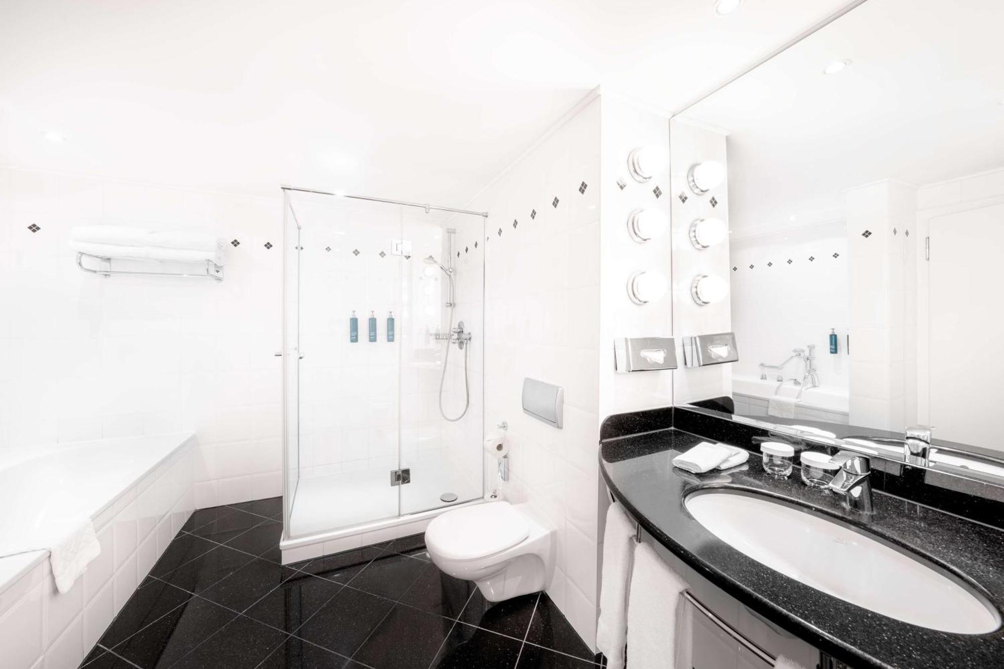 Junior Suite met een kingsize bed en uitzicht op de Koepel