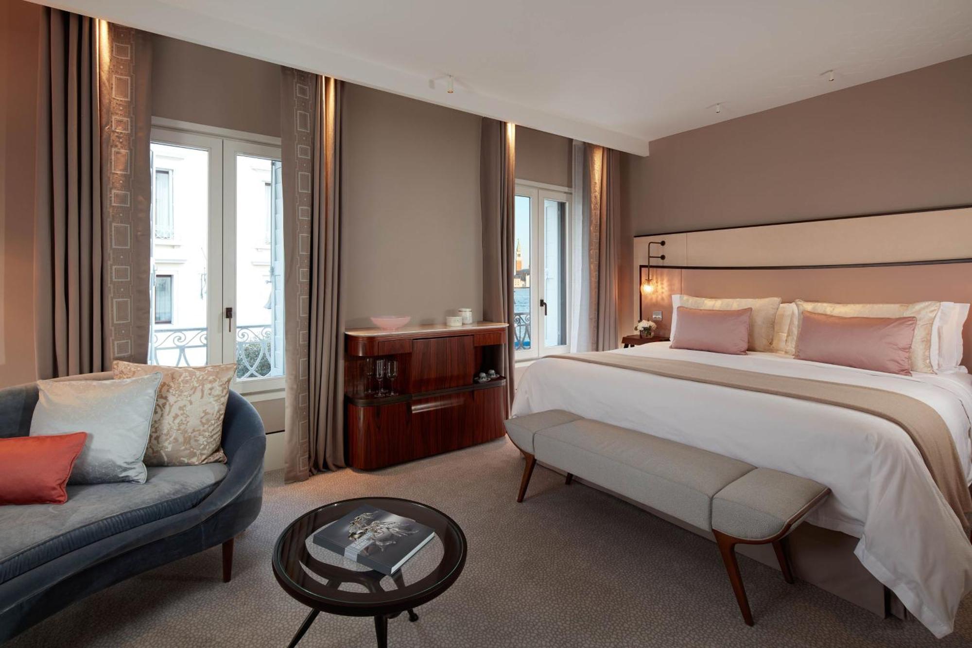 King Room with Partial Canal View,1536257146:JPEG