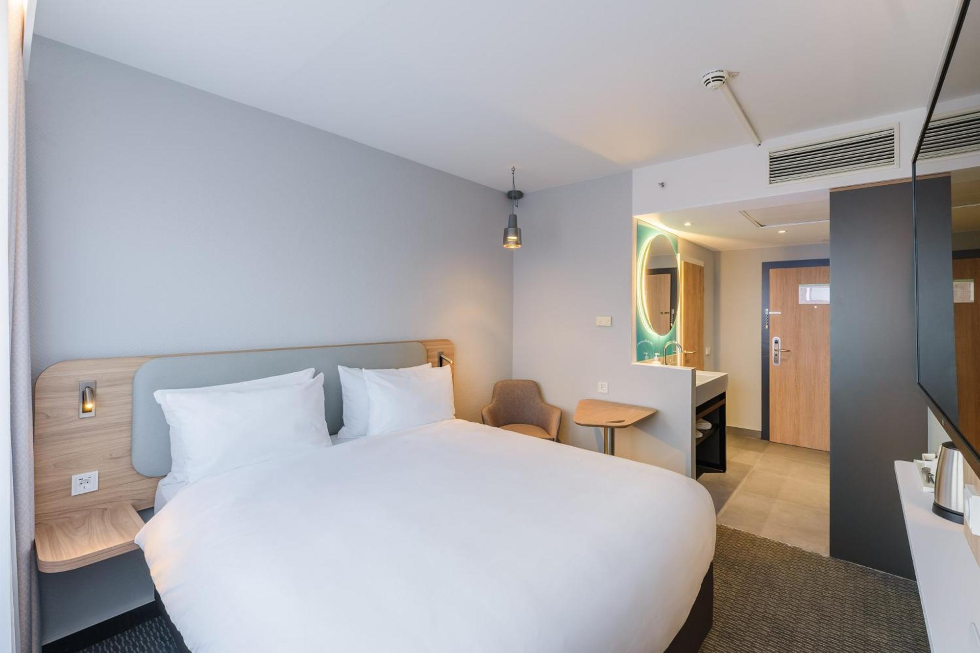 Standard Zimmer mit Kingsize-Bett