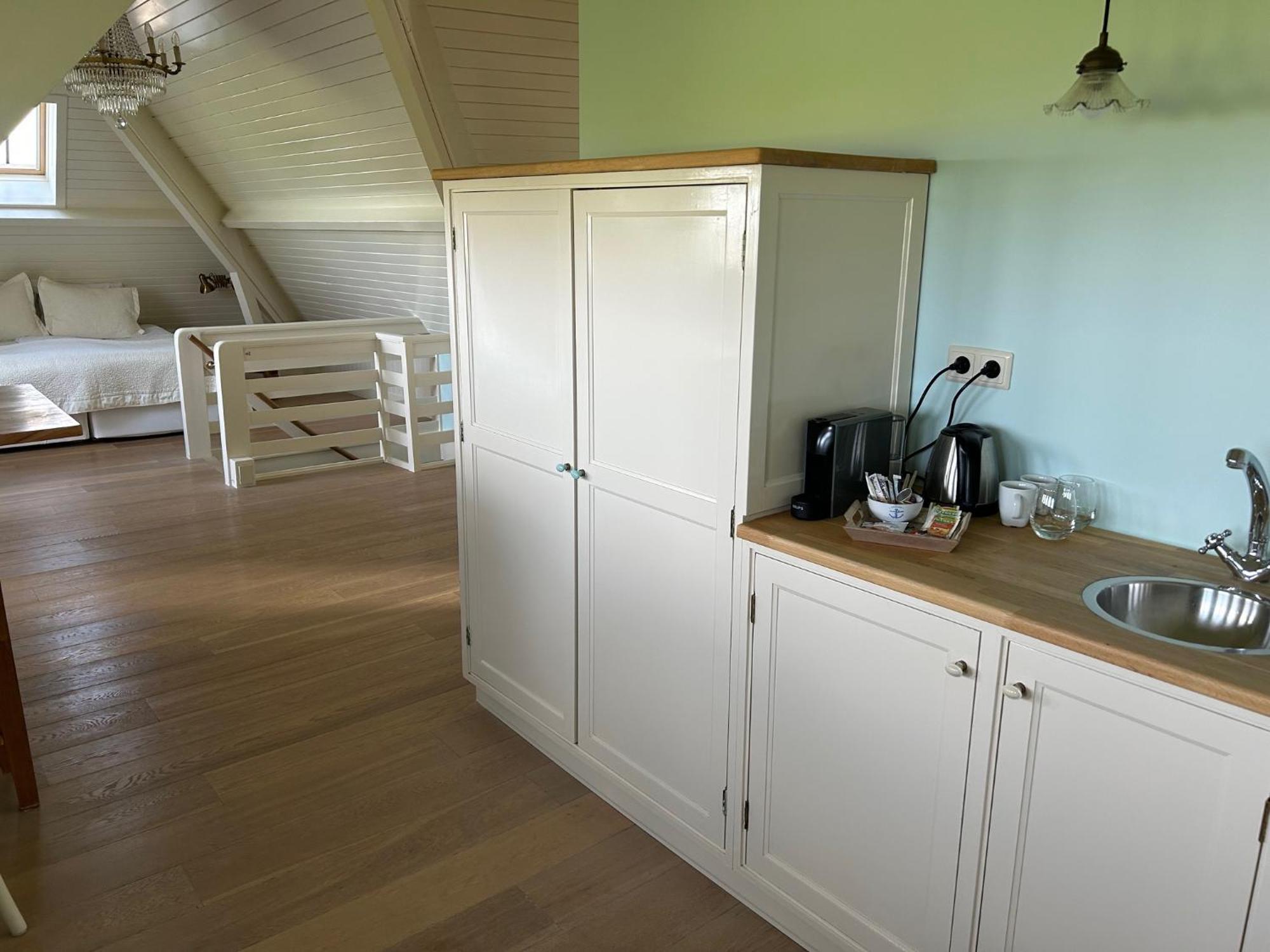 Deluxe Suite with Sea View,1634421635:JPEG