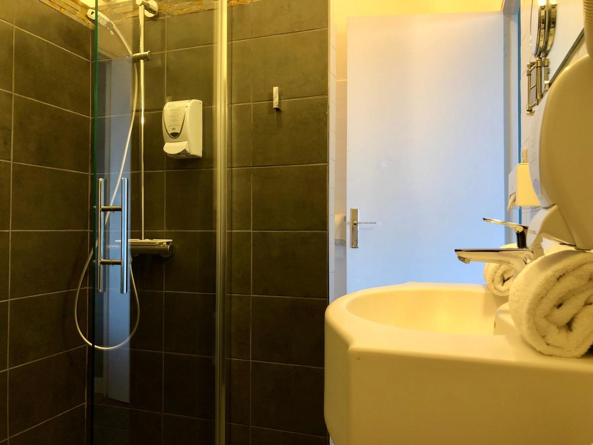 Chambre Double ou Lits Jumeaux - Vue sur Rue