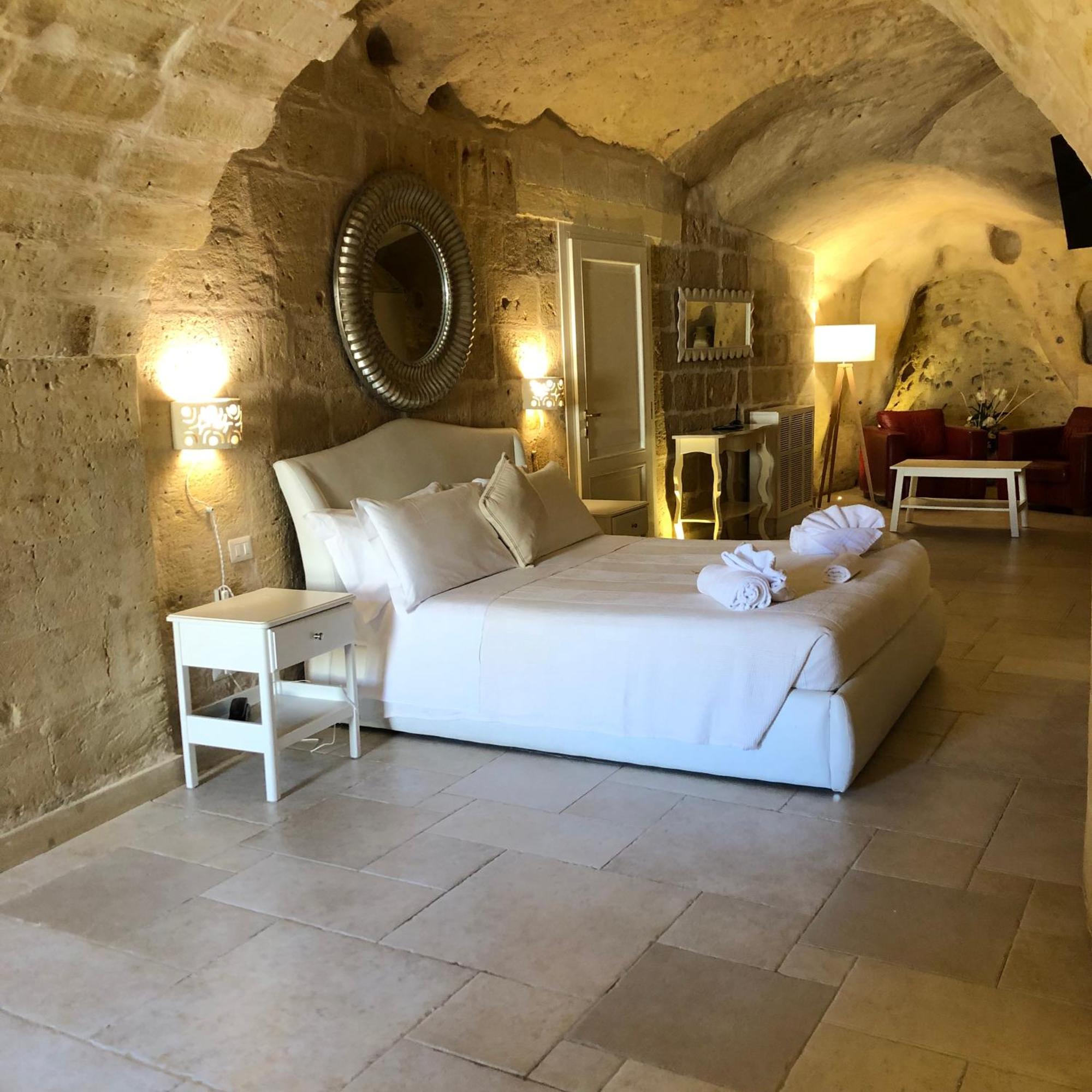 Deluxe Suite Cave,843530123:JPEG