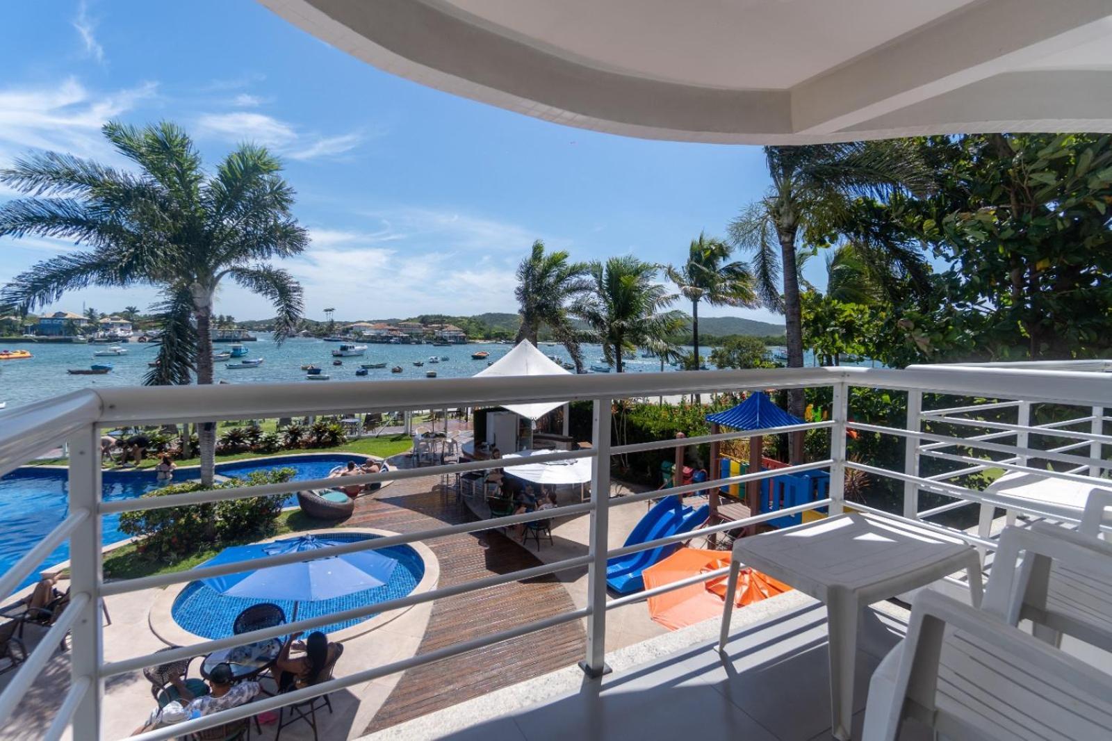 Suíte com Vista para a Piscina