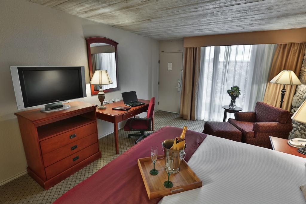 Premium Queen Room with Two Queen Beds,154452119:JPEG