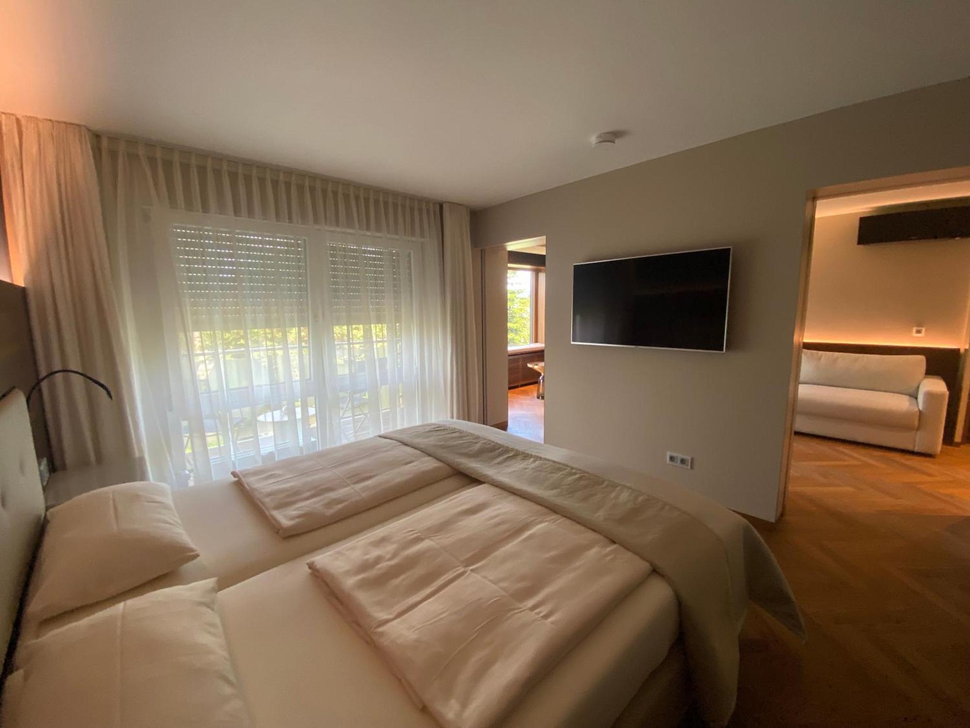 One-Bedroom Suite,1544112691:JPEG