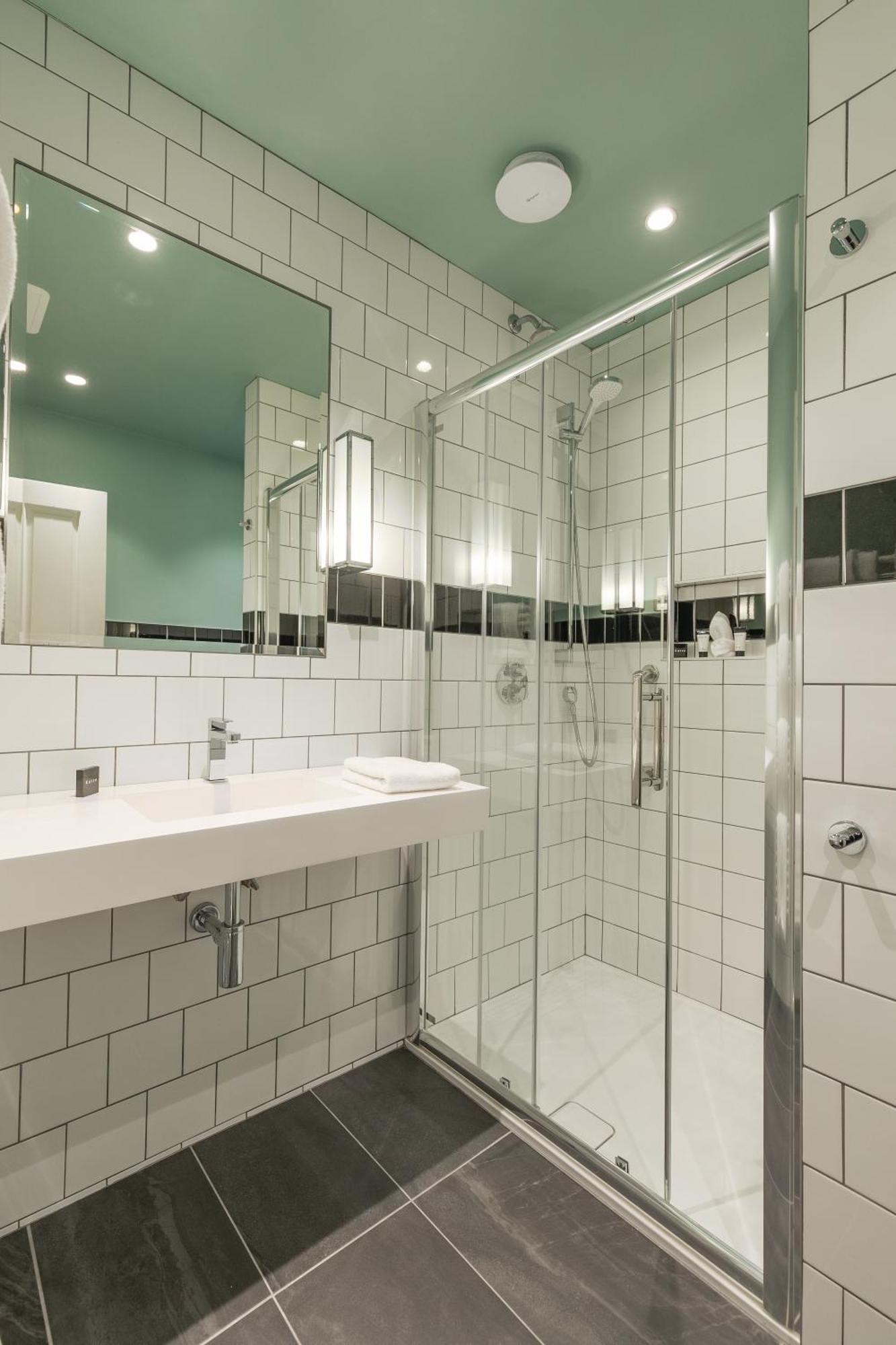 Quarto Triplo Comfort com Chuveiro