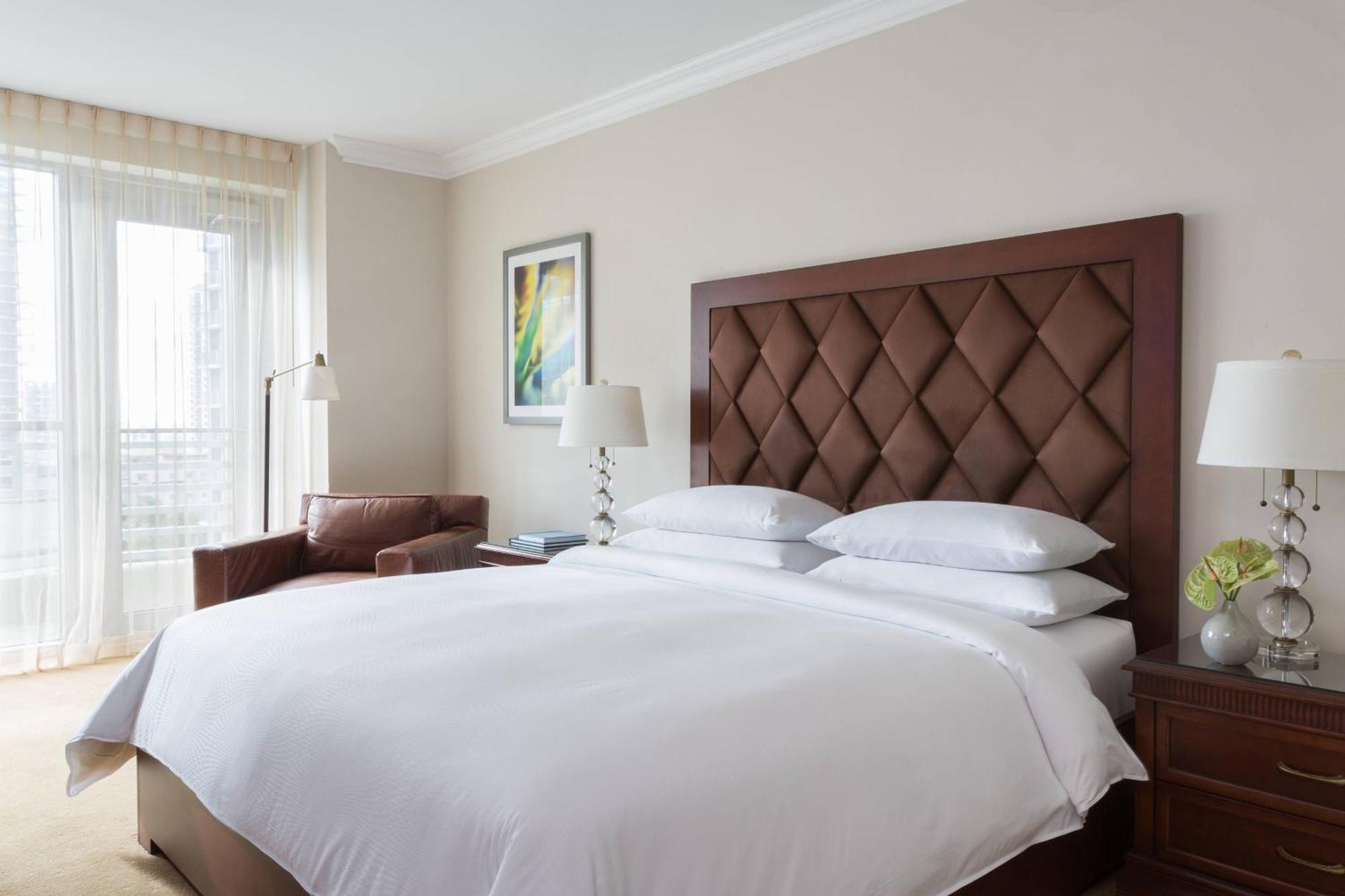 Concierge Level Guest Room with Two Double Beds and City View,1547186899:JPEG