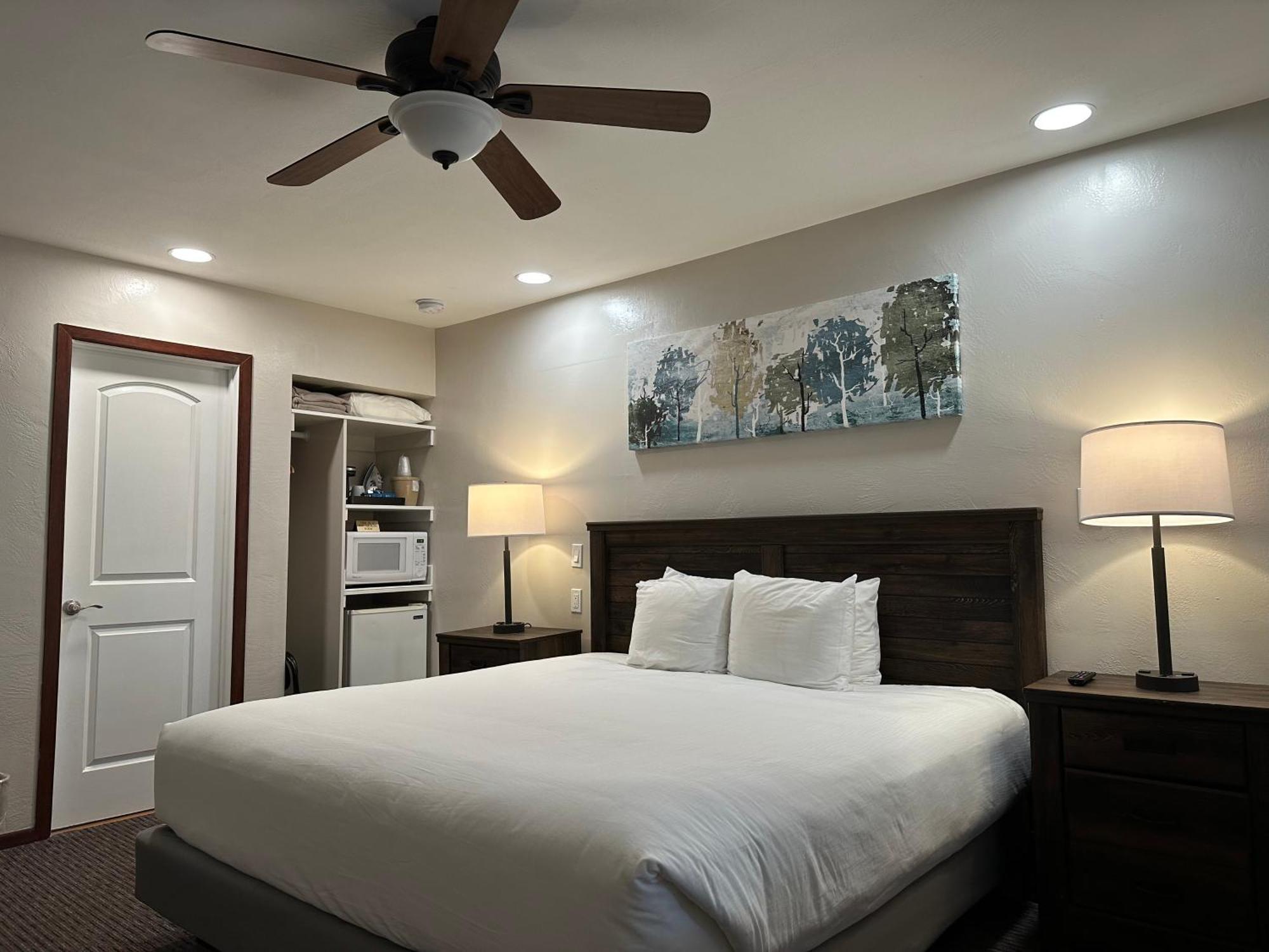Standard King Room,1547747542:JPEG
