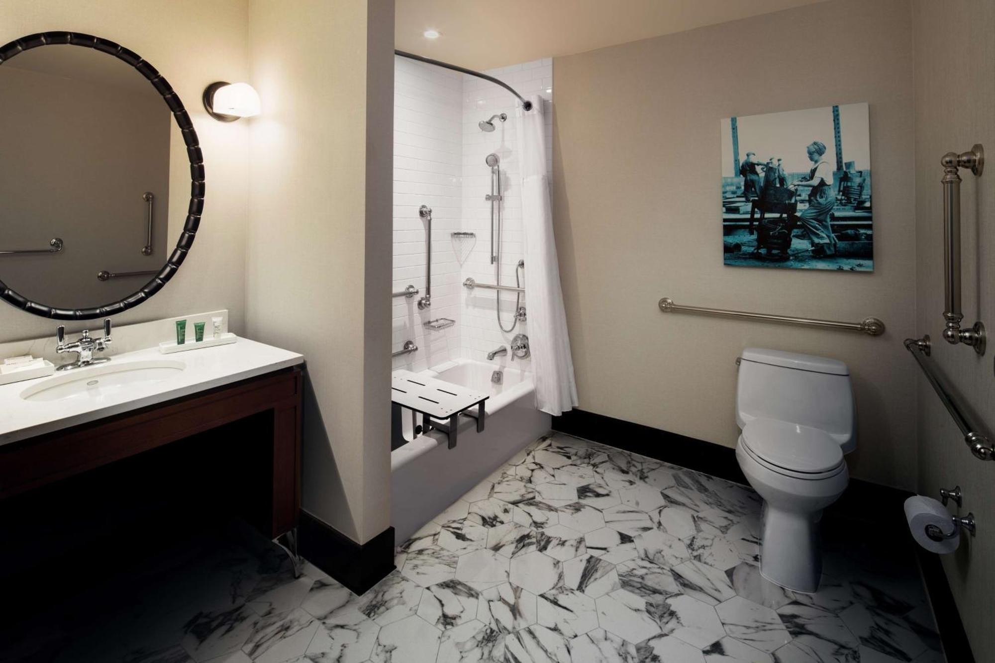 Chambre Lit King-Size - Accessible aux Personnes à Mobilité Réduite