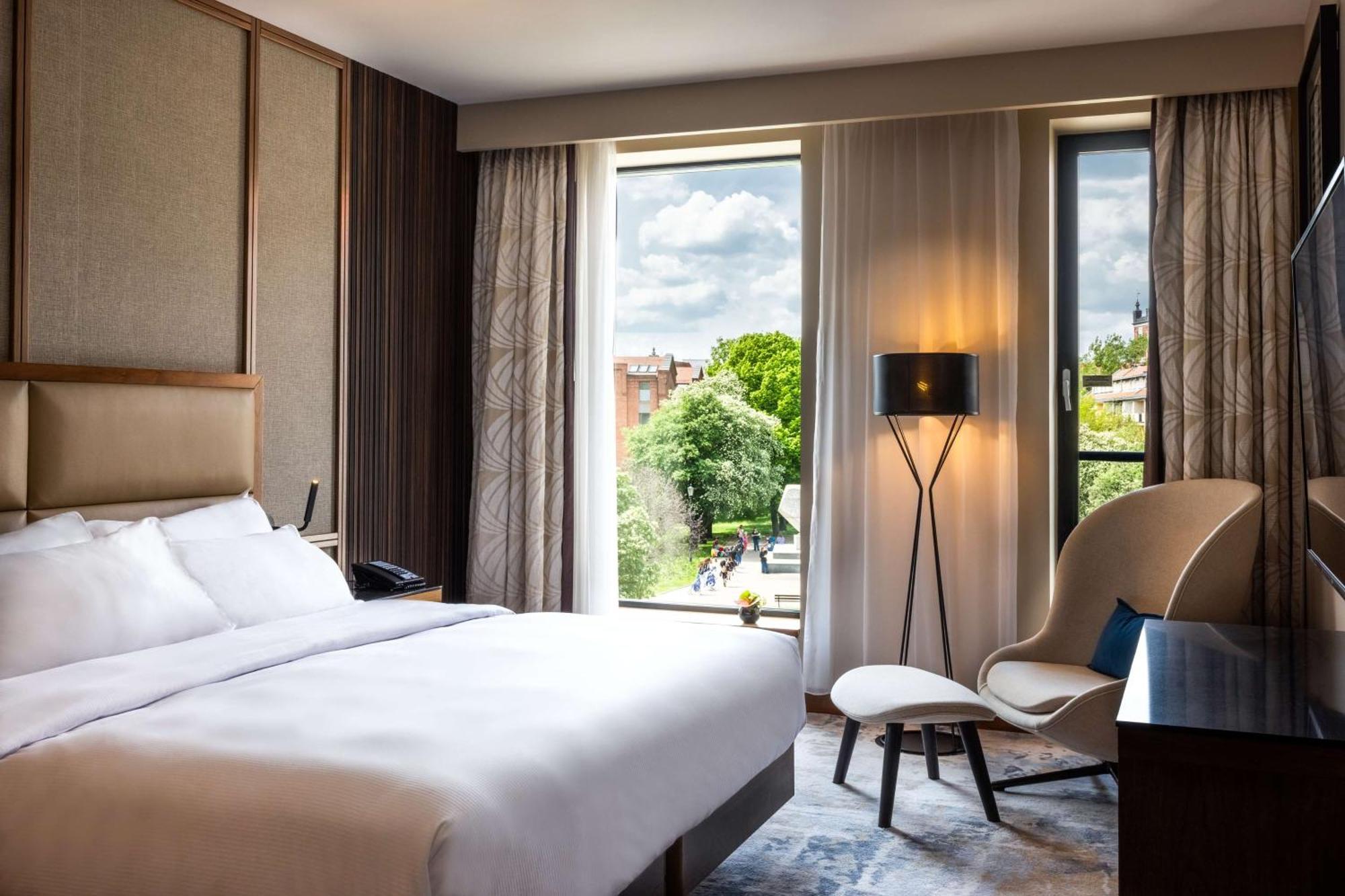 Superior Zimmer mit Kingsize-Bett und Park-/Stadtblick