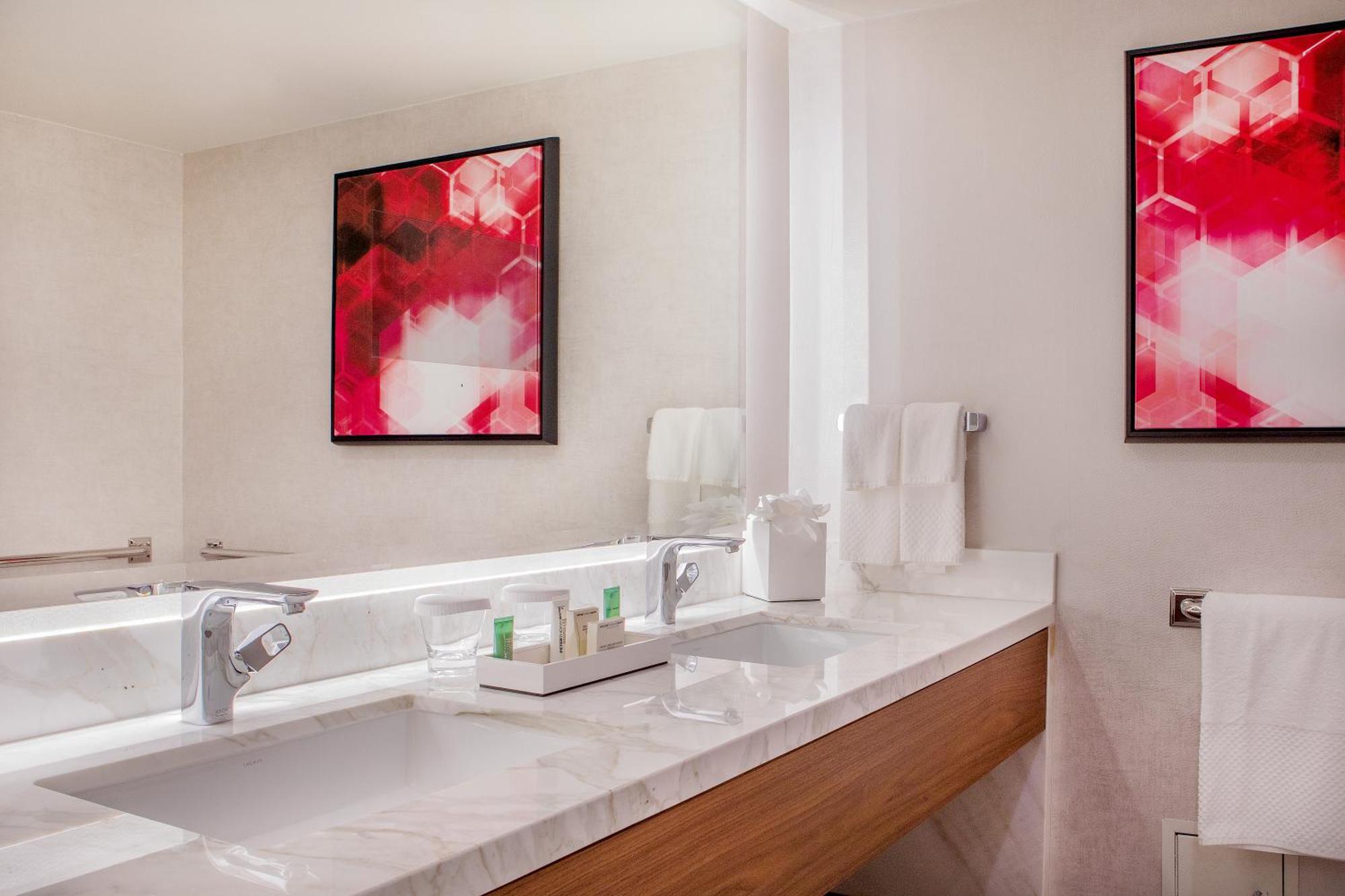 One-Bedroom Presidential King Suite with Balcony,1548903205:JPEG