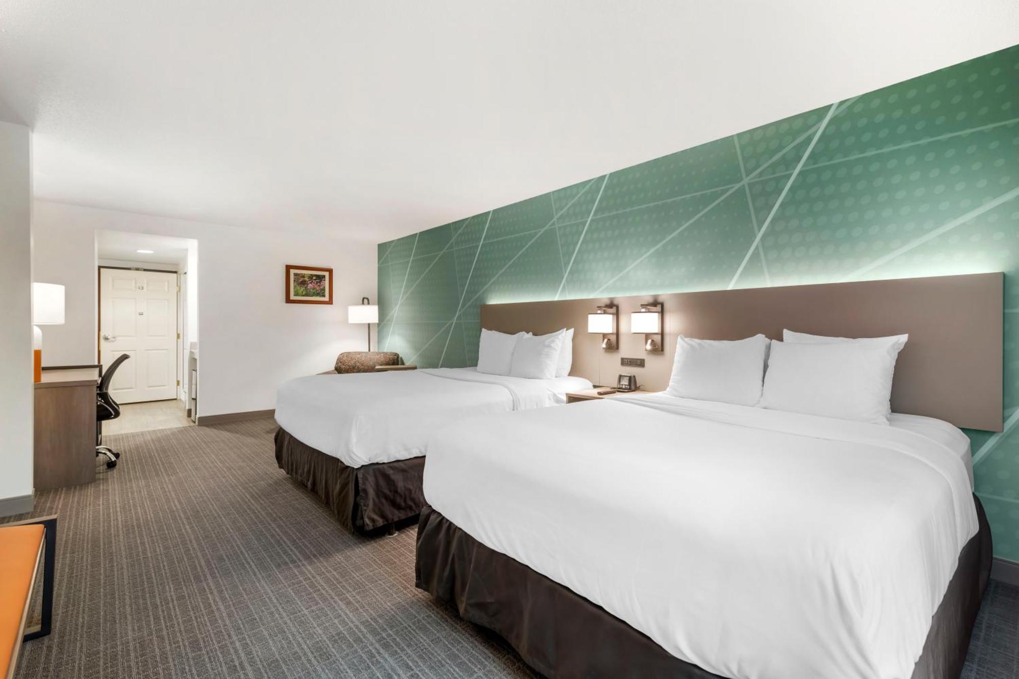 Standard Queen Room with Two Queen Beds - Non-Smoking,1549395307:JPEG