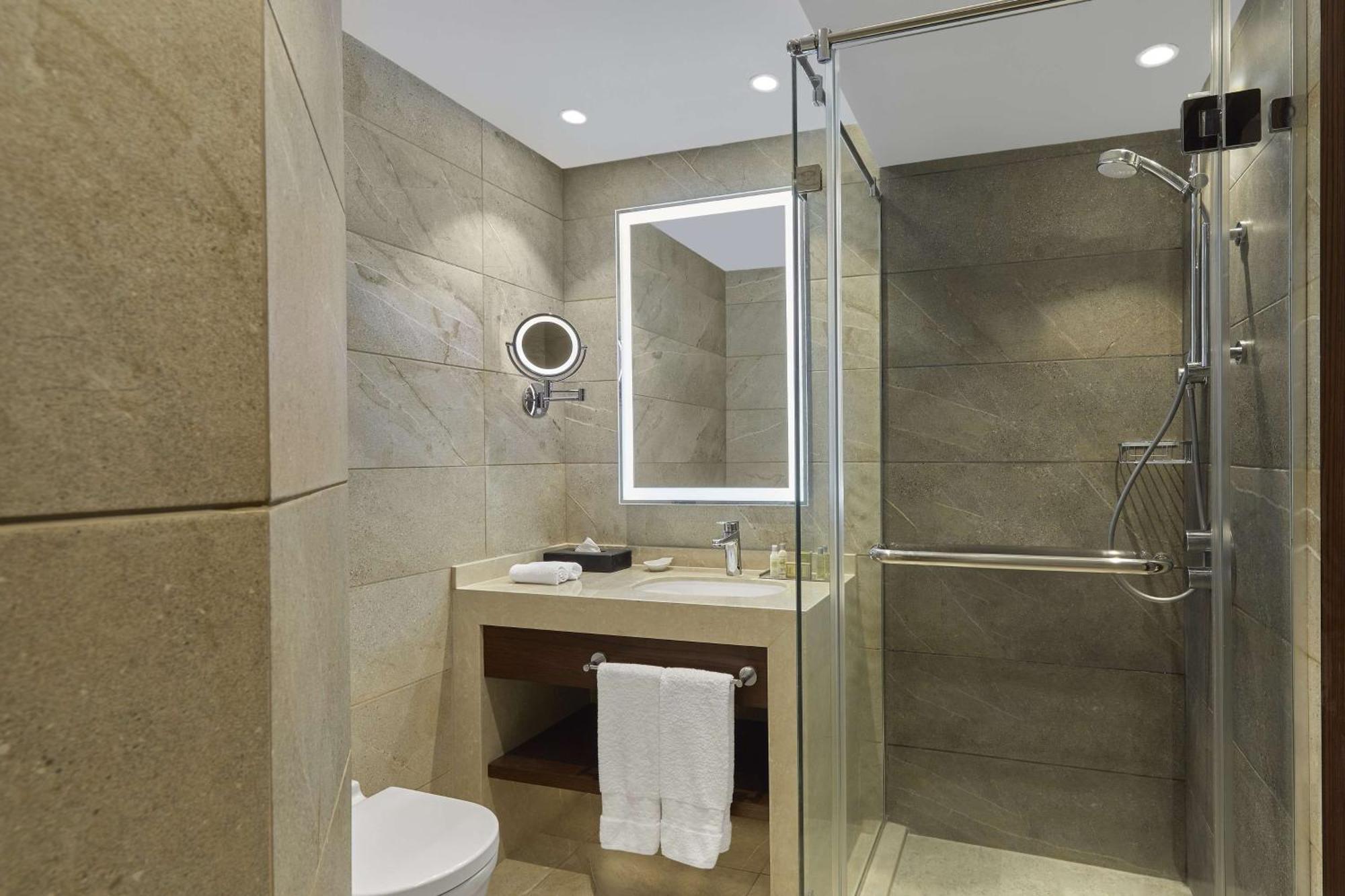 Executive Zimmer mit Kingsize-Bett und Nilblick