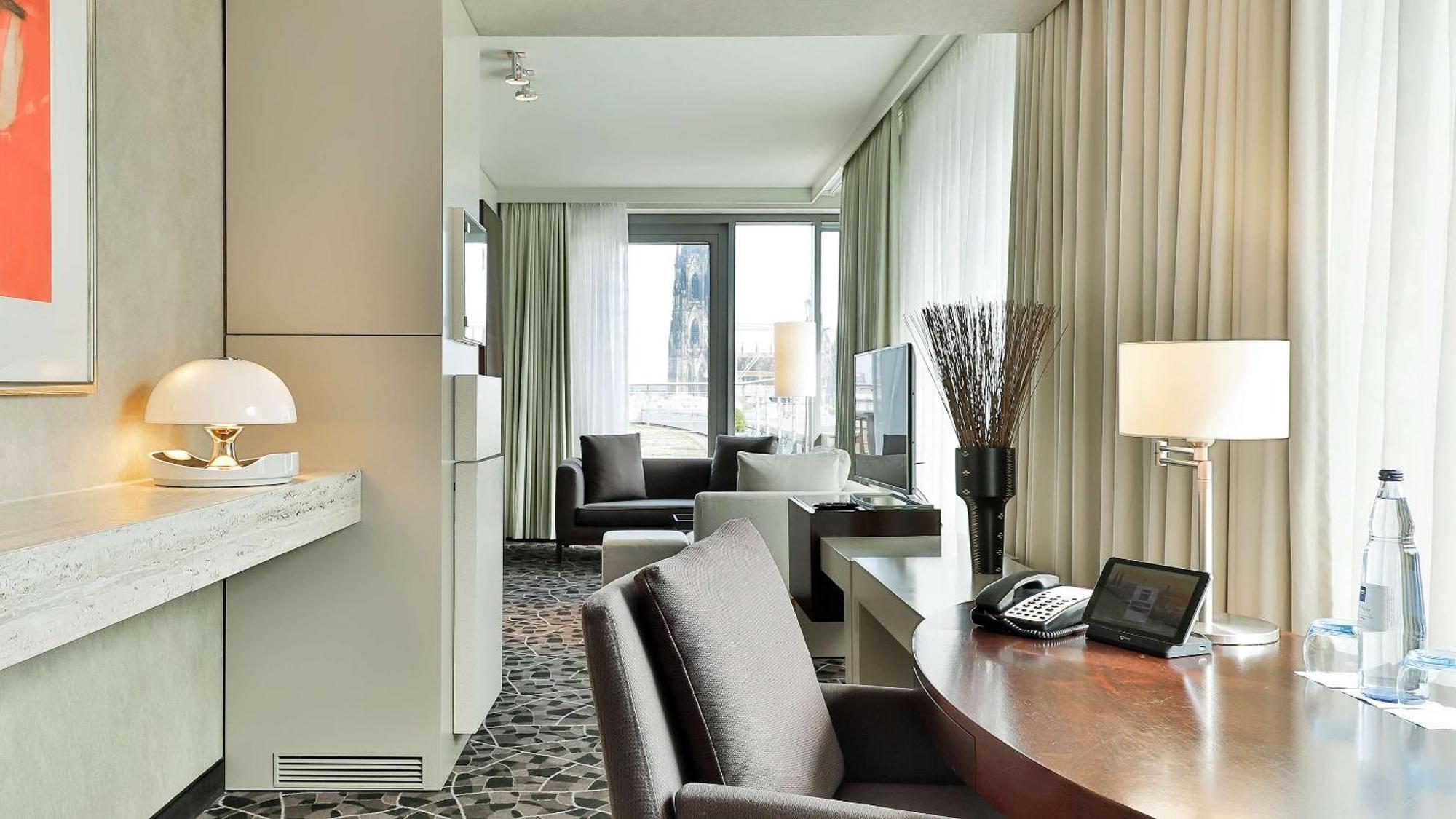 Deluxe King Suite,1549931410:JPEG